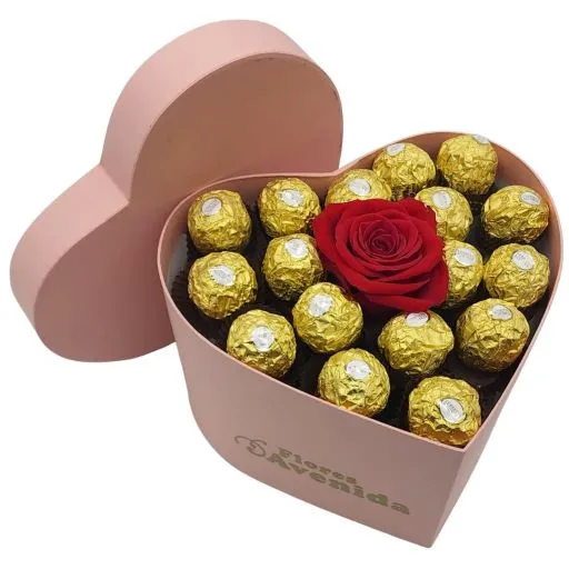 Caja corazon con chocolates y rosa roja